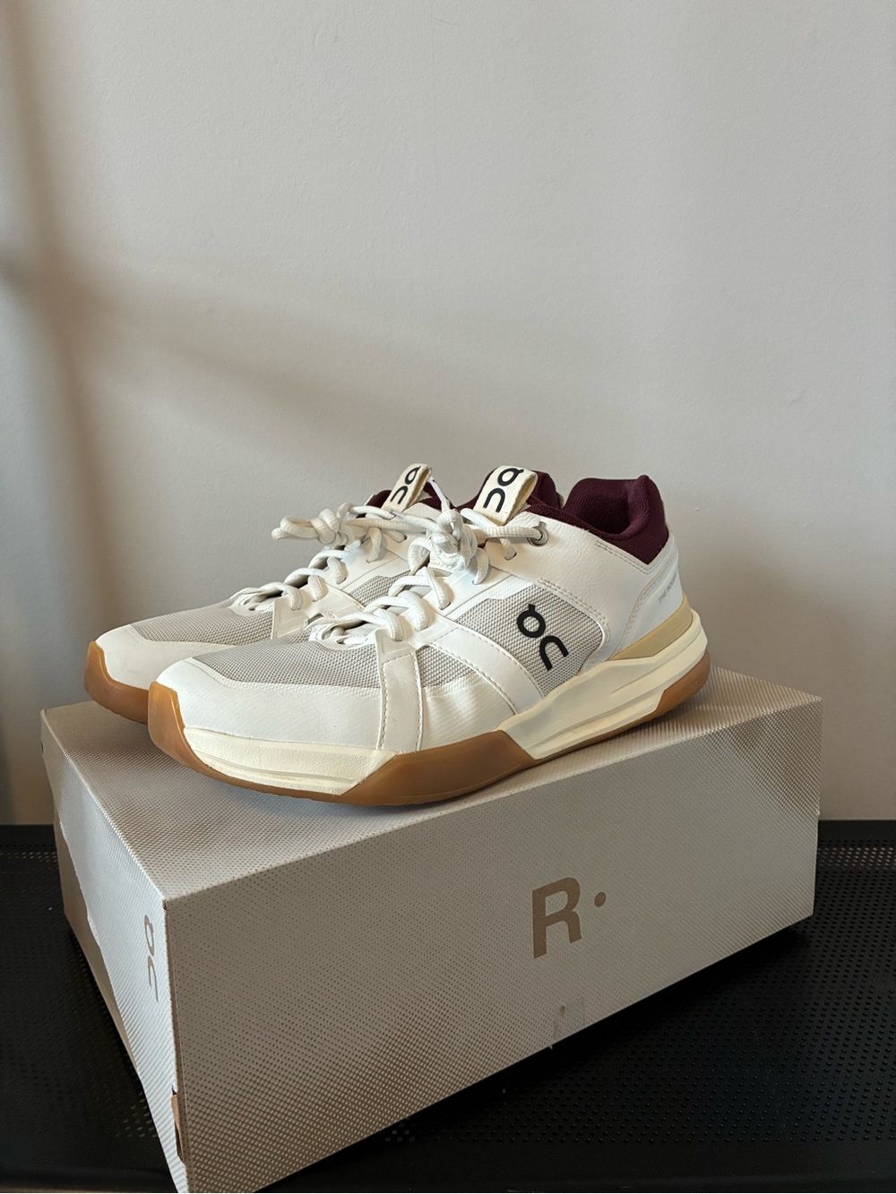 On The Roger Clubhouse Pro Sneakers White/Ivory Women’s 10.5 Very Good + Box